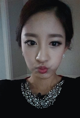 exo朴灿烈的姐姐 和灿灿像极了 简直一模一样 和灿灿一样萌一样可爱