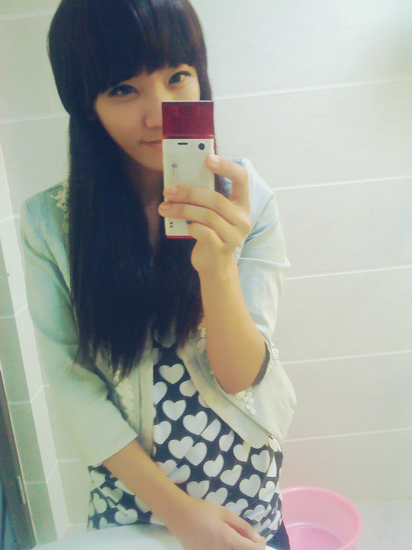 标签: 自拍女生